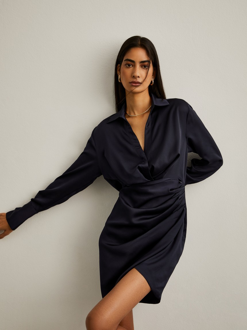 Vestido curto com drapeado