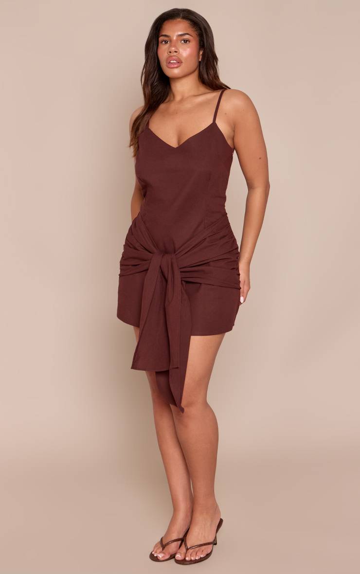 Chocolat Robe Mini Ajustée À Taille Nouée Et Décolleté Plongeant Aspect Lin