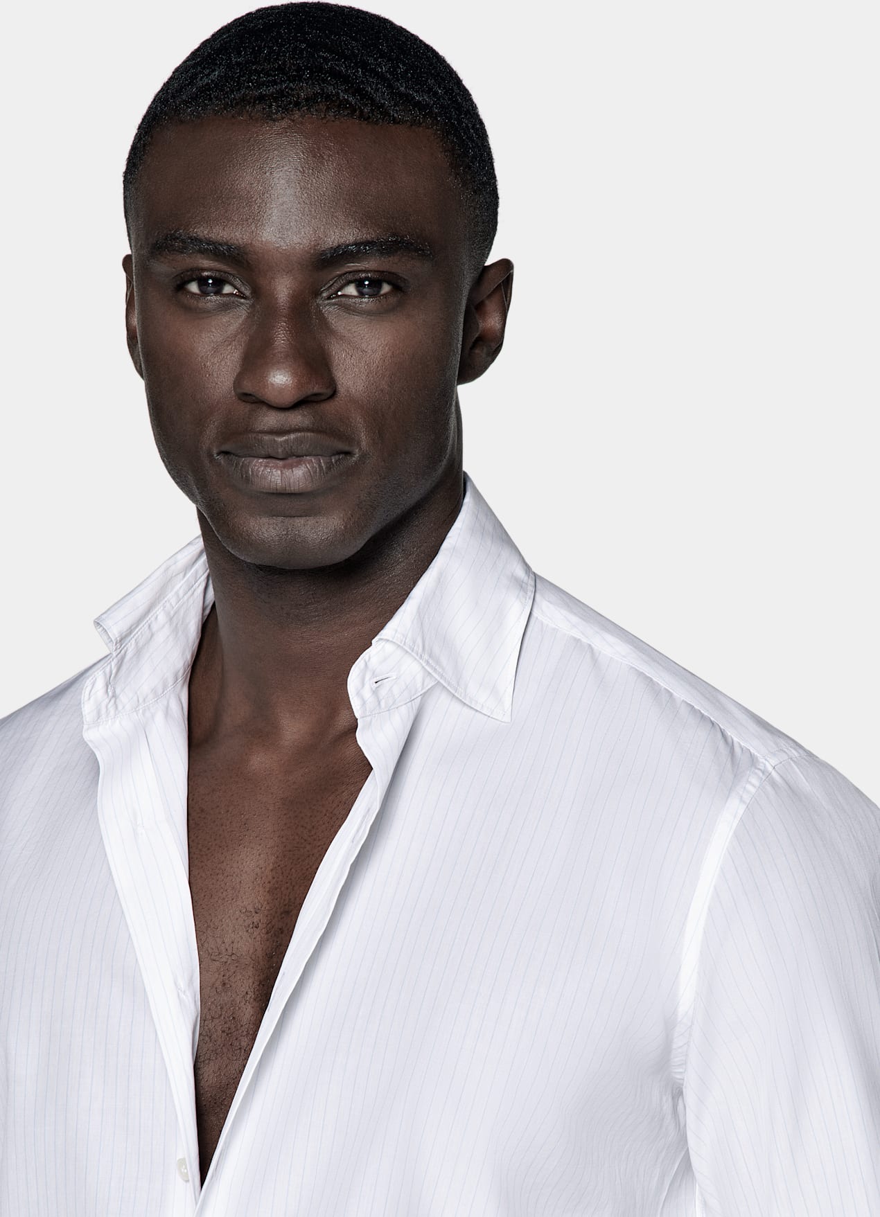 Chemise coupe ajustée blanche à rayures