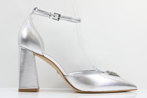 Guess Pumps
