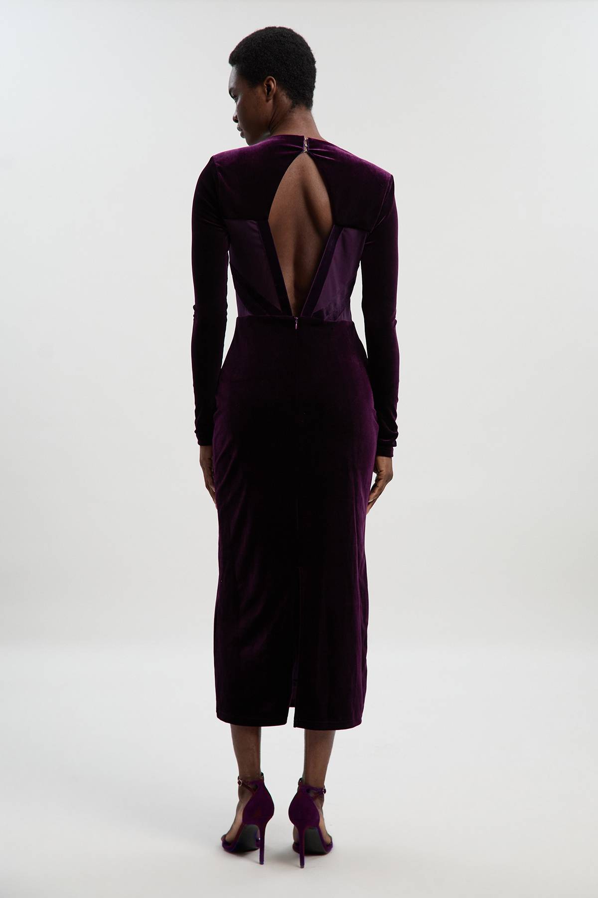 KarenMillen Robe Mi-longue en Maille avec Détails de Passepoil en Velours Stretch, Décolleté Plongeant et Dos Échancré