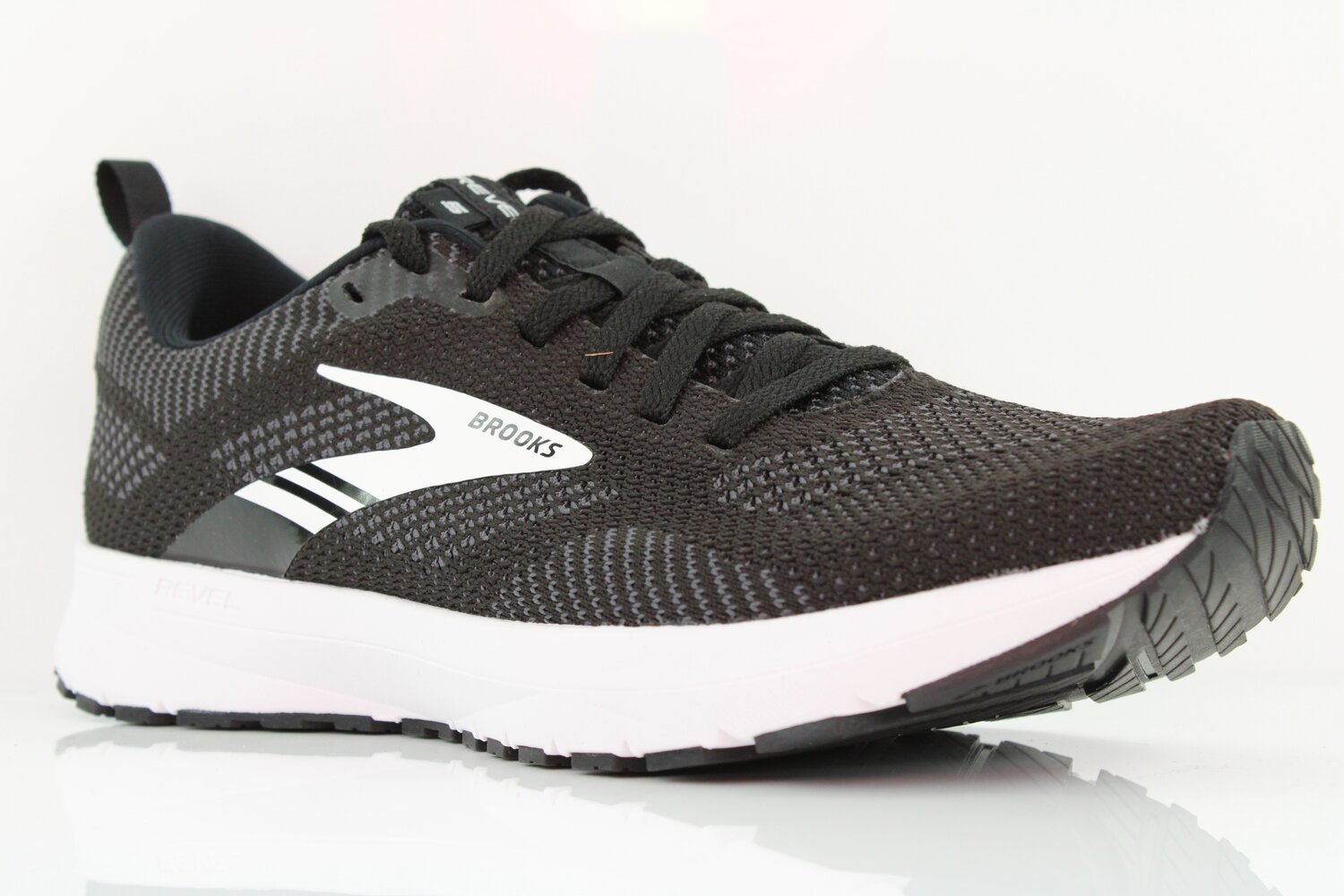 Brooks Revel 5