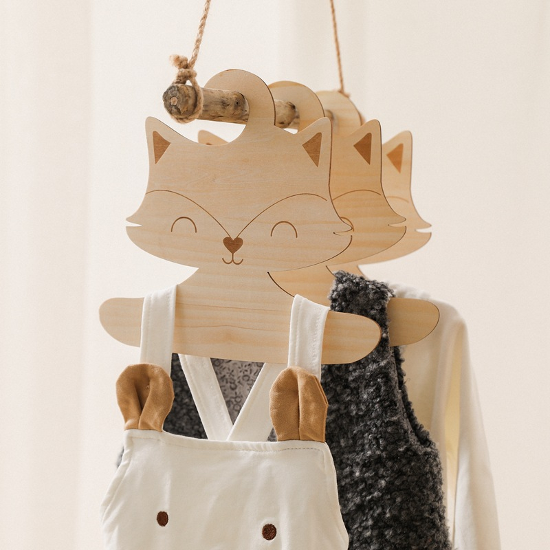 (5er Set) Holz Kinder Kleiderbügel Baby Kleiderschrank Organizer für Bodys / Strampler / Jacken - Fuchs