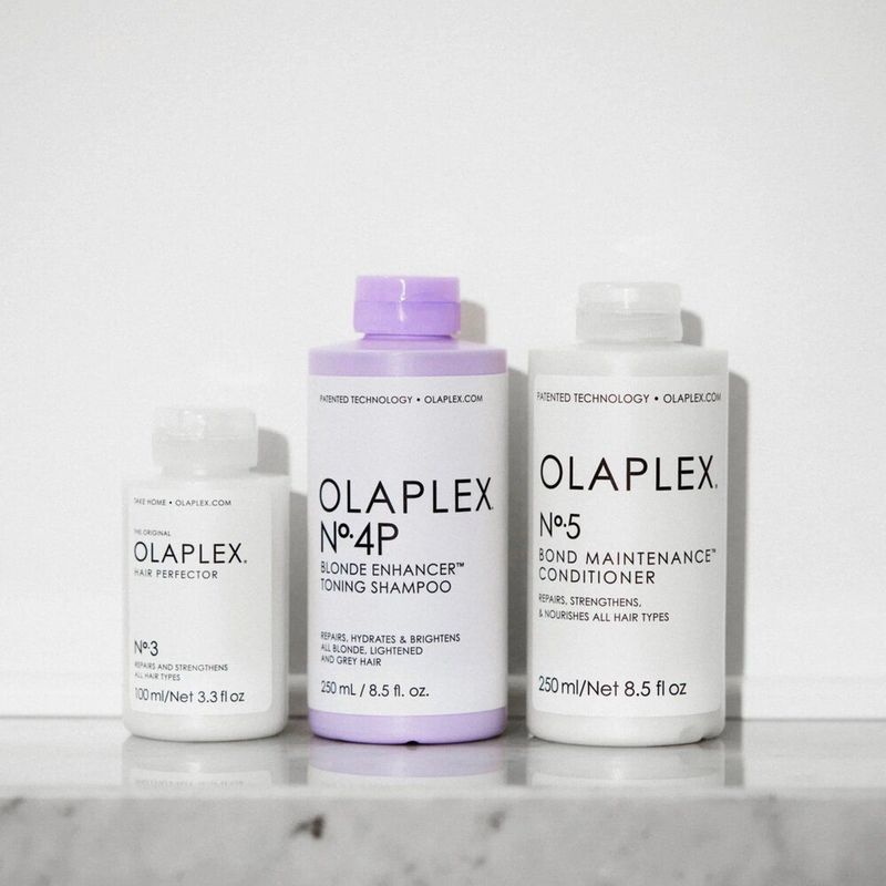 Olaplex No.4P Blonde Enhancer Toning Shampoo   Voor blonde en grijze haren