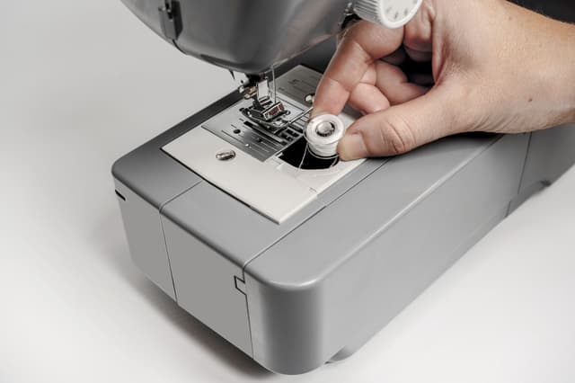 Brother LB14 Limited Edition symaskine inkl. 10 spoler og fingerbeskyttelse, sort