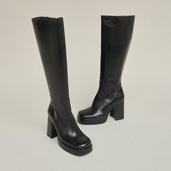 Bottes à talons et bouts carrés  en cuir vielli noir