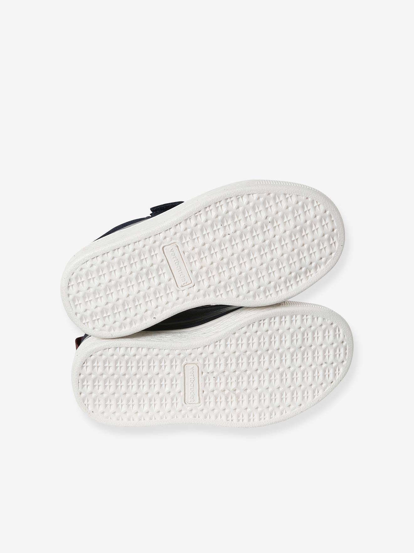 Tênis infantil de couro com fecho de velcro
