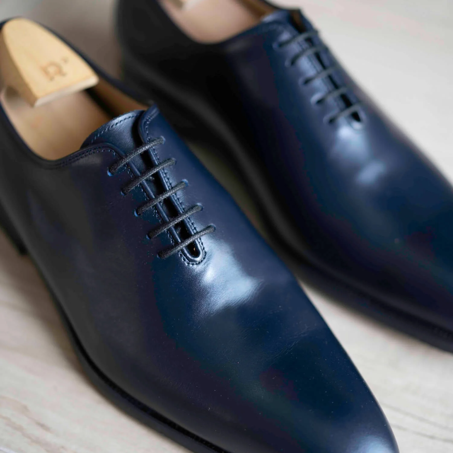 Roller-Richelieu en cuir marine