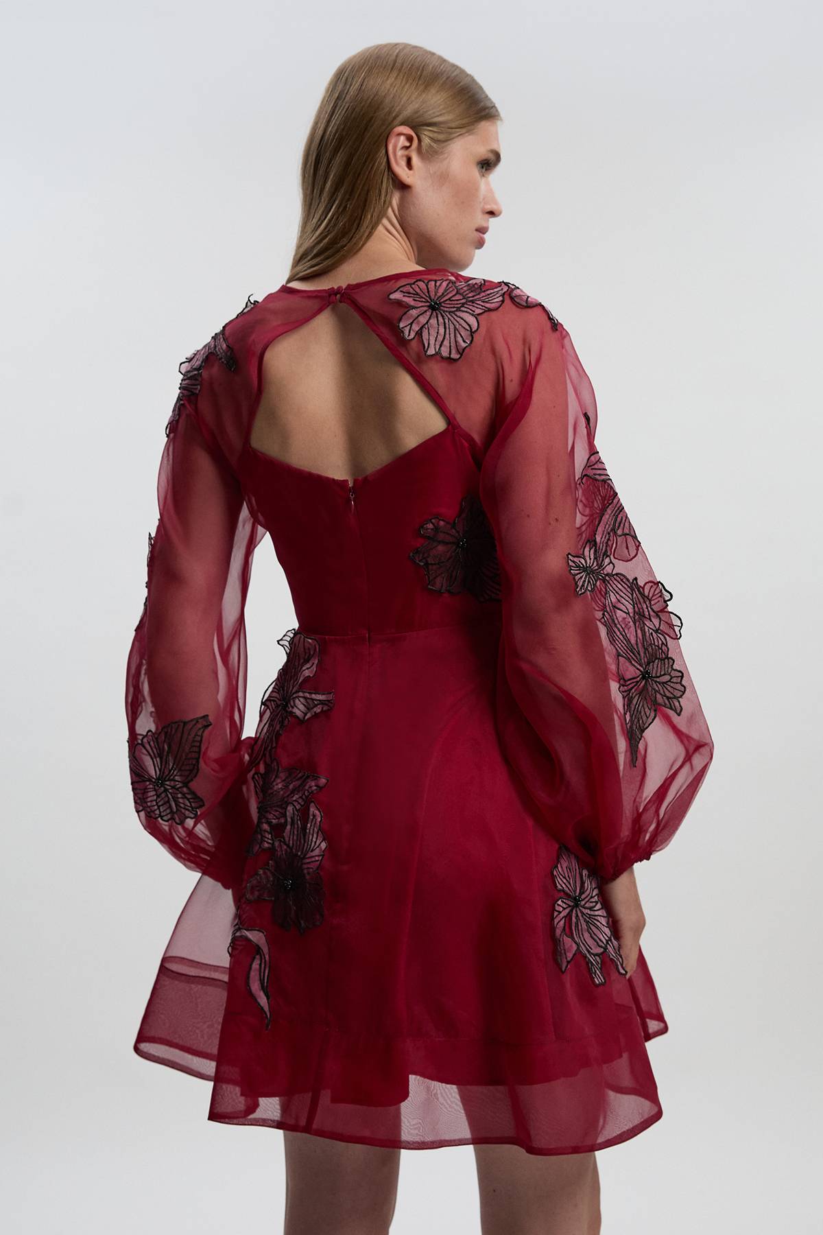 KarenMillen Robe Mini à Manches Ballon en Organdie Tissée avec Appliques Florales