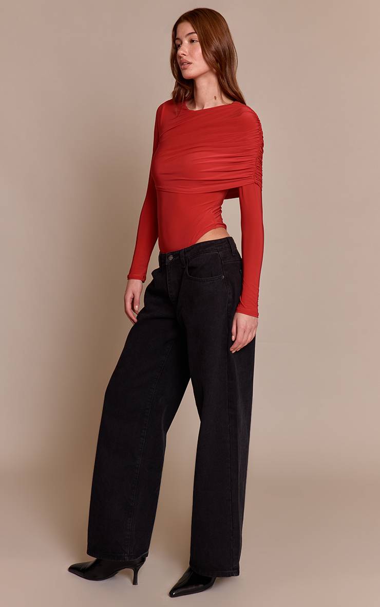 Rouge Body À Manches Longues En Tissu Slinky Double Couche Avec Détail Cape