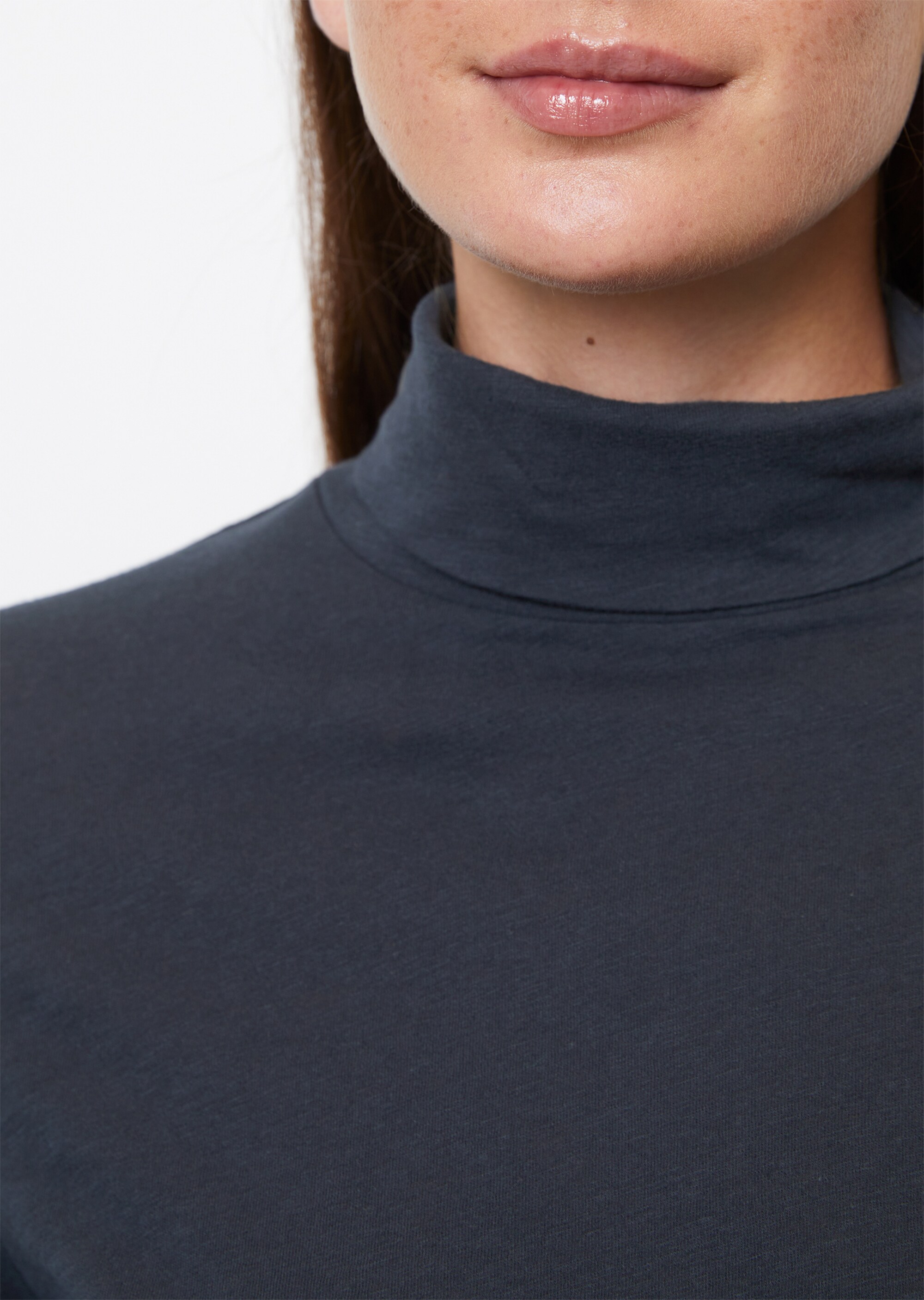 DfC Rollkragen-Longsleeve shaped aus Organic Cotton