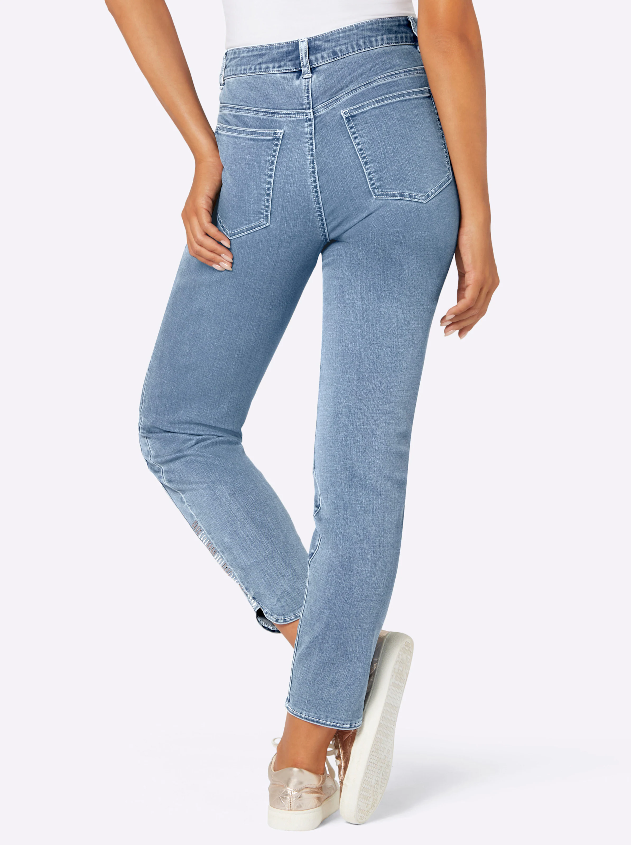 Jeans in blue-bleached