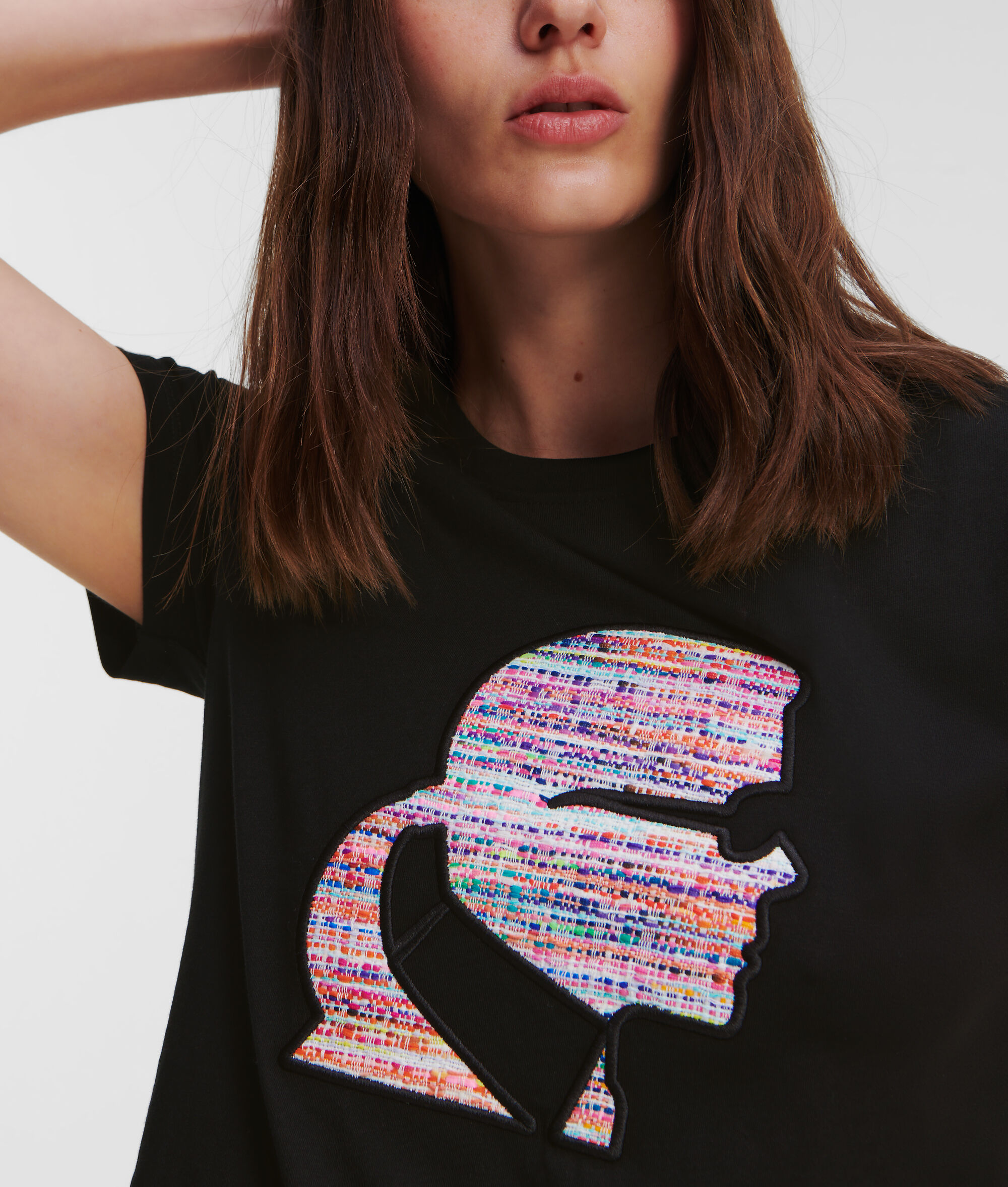 T-SHIRT MOTIF PROFIL KARL EN BOUCLÉ