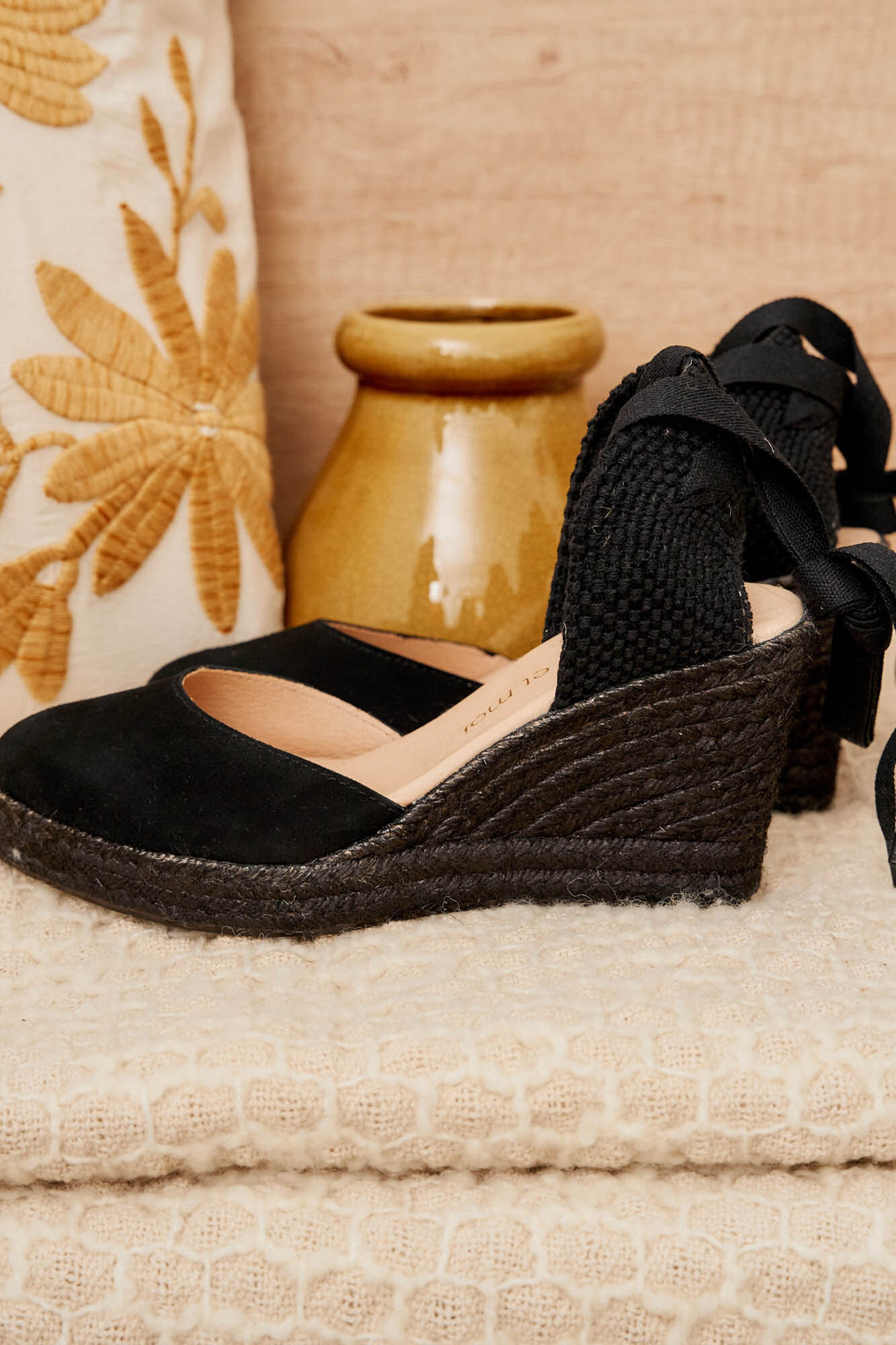 Valenciano com fitas pretas - Preto