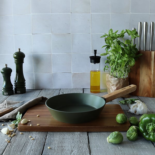 Poêle Ector induction aluminium revêtu manche en bois 20 cm vert Ogo