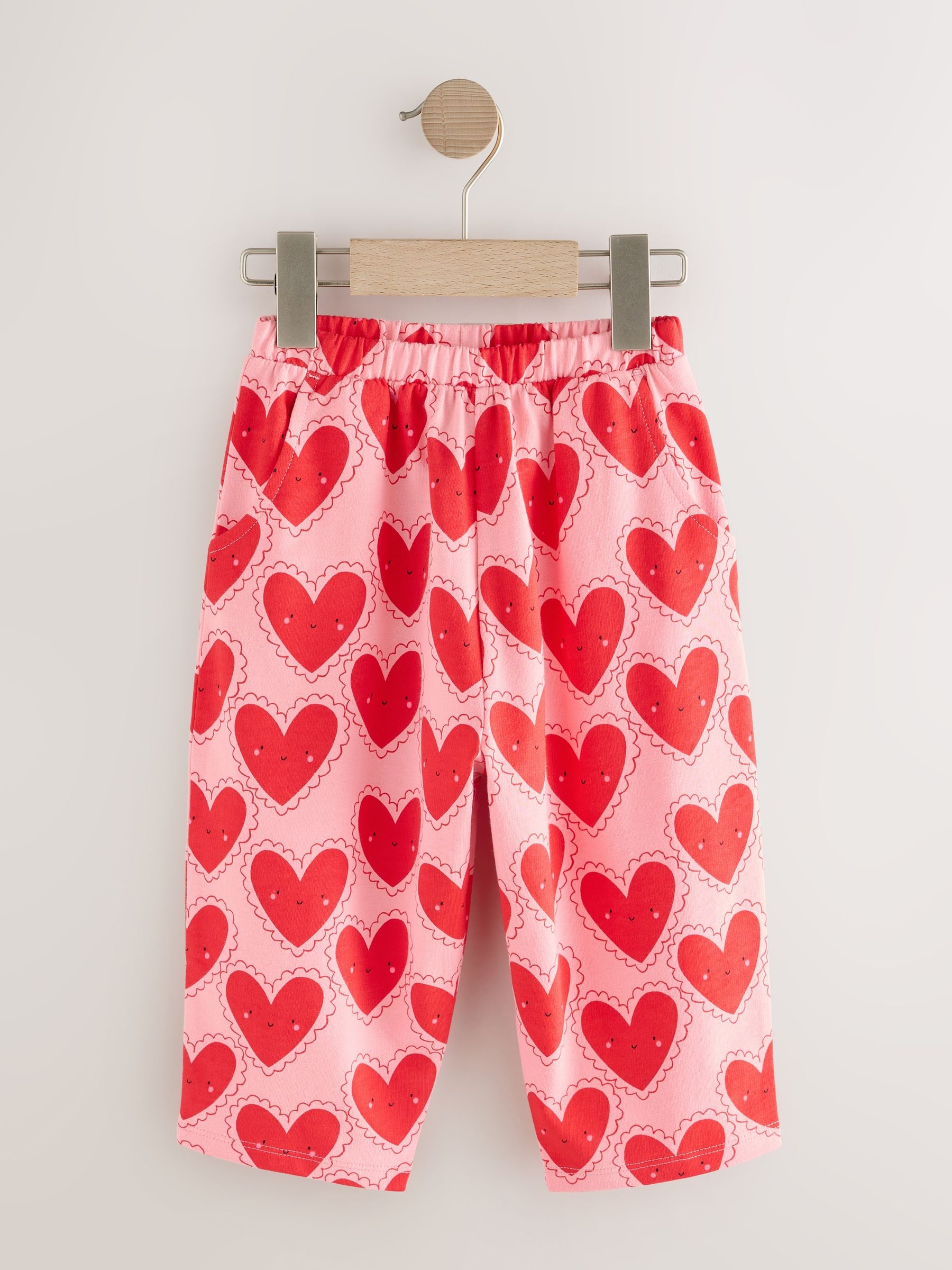 Rood met hartjesprint - Broek met structuur en wijde kortere pijpen (3mnd -7jr)