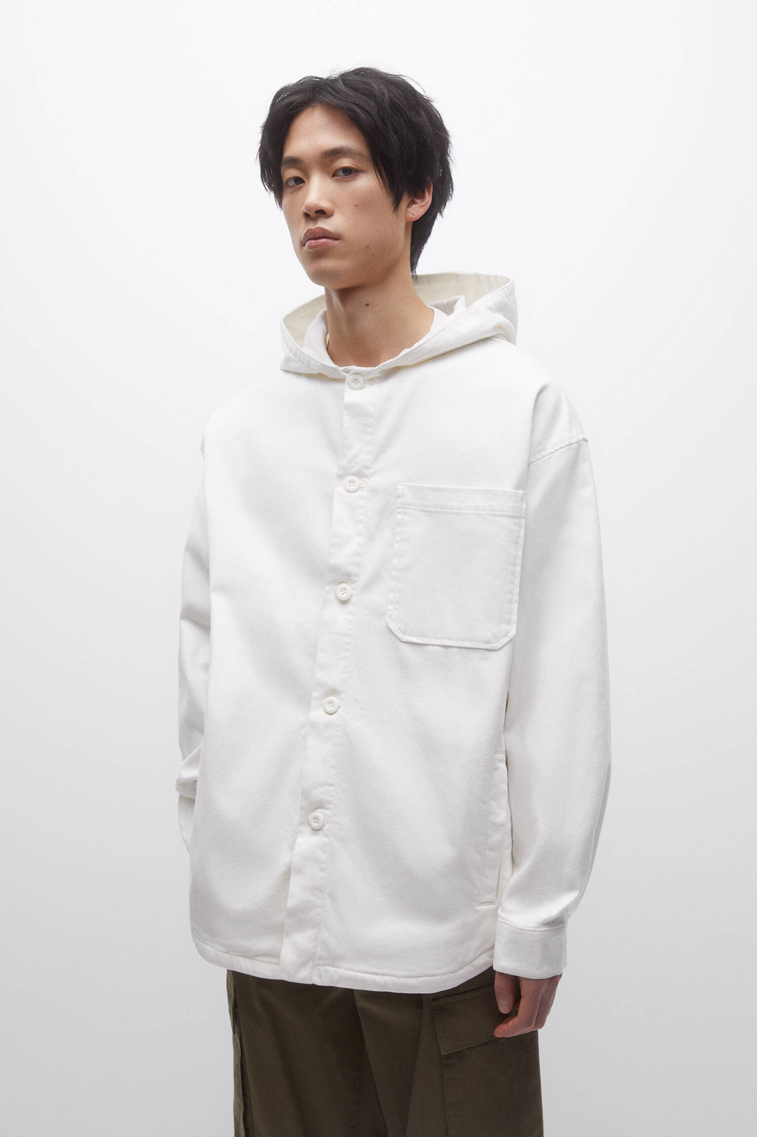 JAQUETA LEVE COM CAPUZ - BRANCA OFF-WHITE