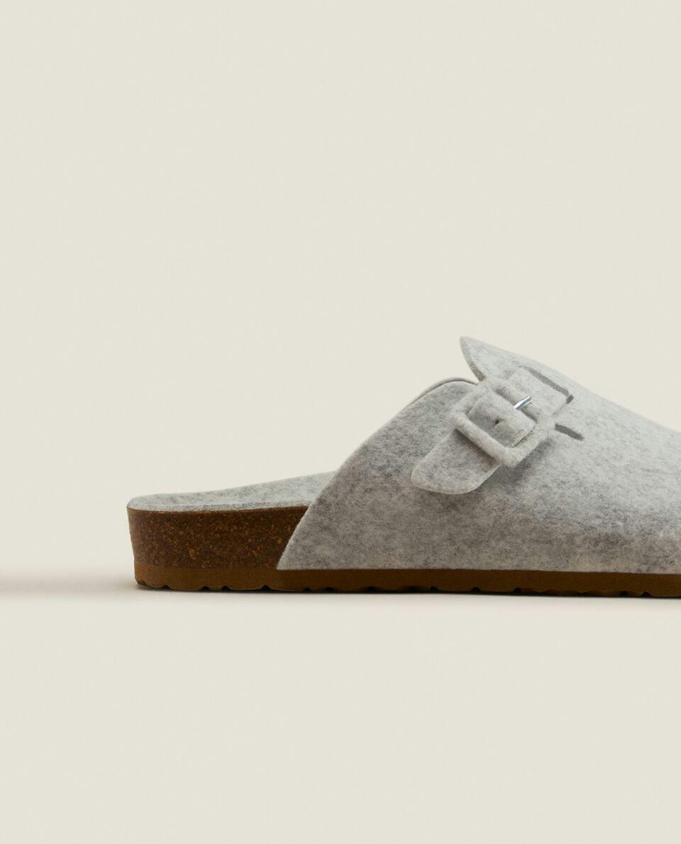 Chinelo Mule de feltro com fivela revestida