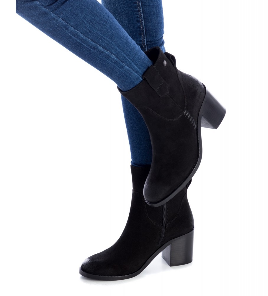 Botas de cano curto Carmela em couro preto, modelo 160060 - Altura do salto: 7 cm -