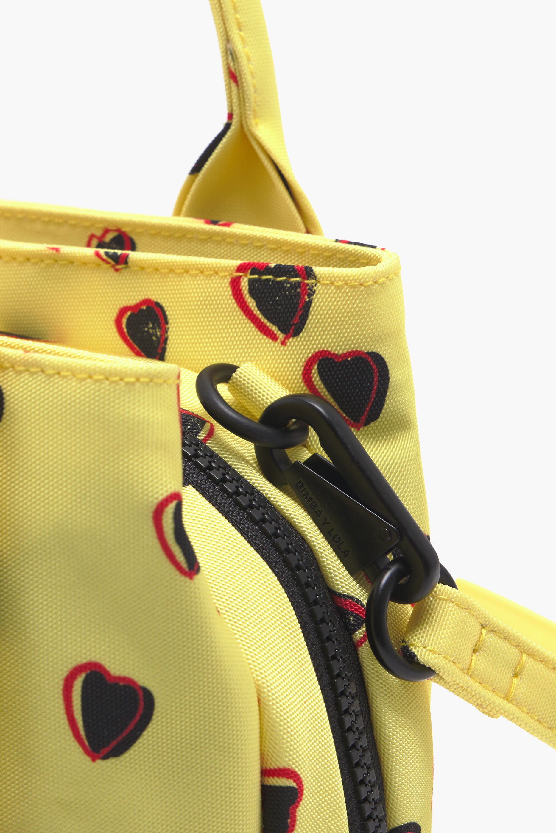 Bolsa de nylon tamanho XS amarela com estampa de corações pequenos