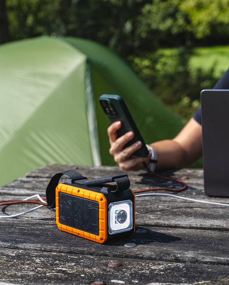 Xtorm - XR204 Rugged Flashlight Power Bank 100W - 40.000mAh