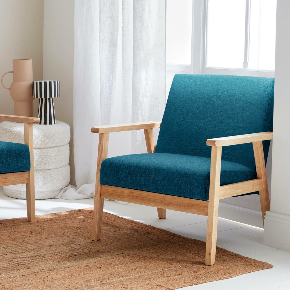 Fauteuil scandinave en bois et tissu bleu pétrole. Isak. L 64 x p 69.5 x h 73cm