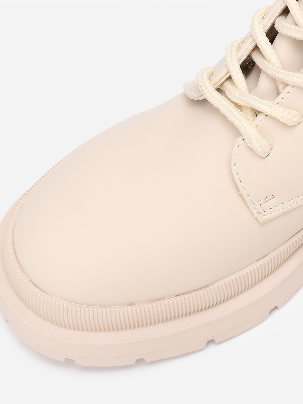 Rangers effet mat à semelle crantée en relief- Beige