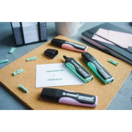 Umweltfreundlicher Textmarker - STABILO GREEN BOSS 8er Tischset - mit jeweils 4 verschiedenen Pastell- und Leuchtfarben