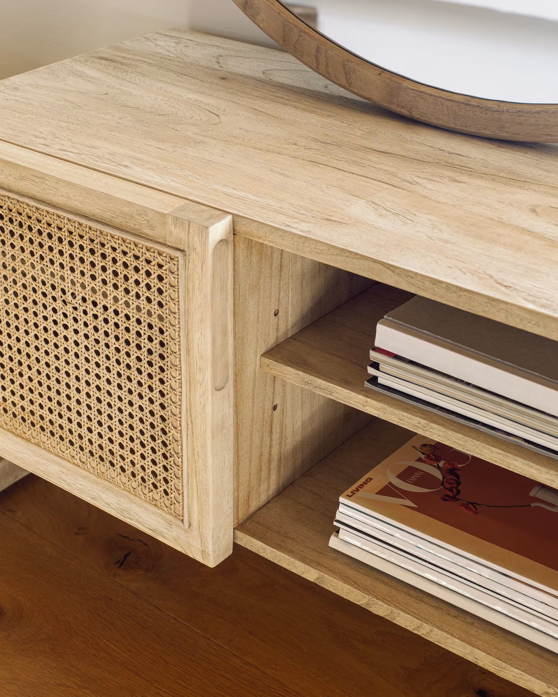 Kave Home Lowboard REXIT Zedrachholz massiv/Rattan 180 x 50 cm
