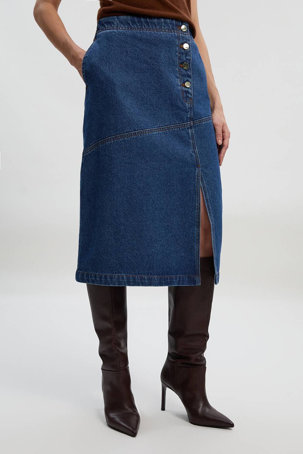 KarenMillen Jupe en Jean Asymétrique Boutonnée Devant Coupe Évasée