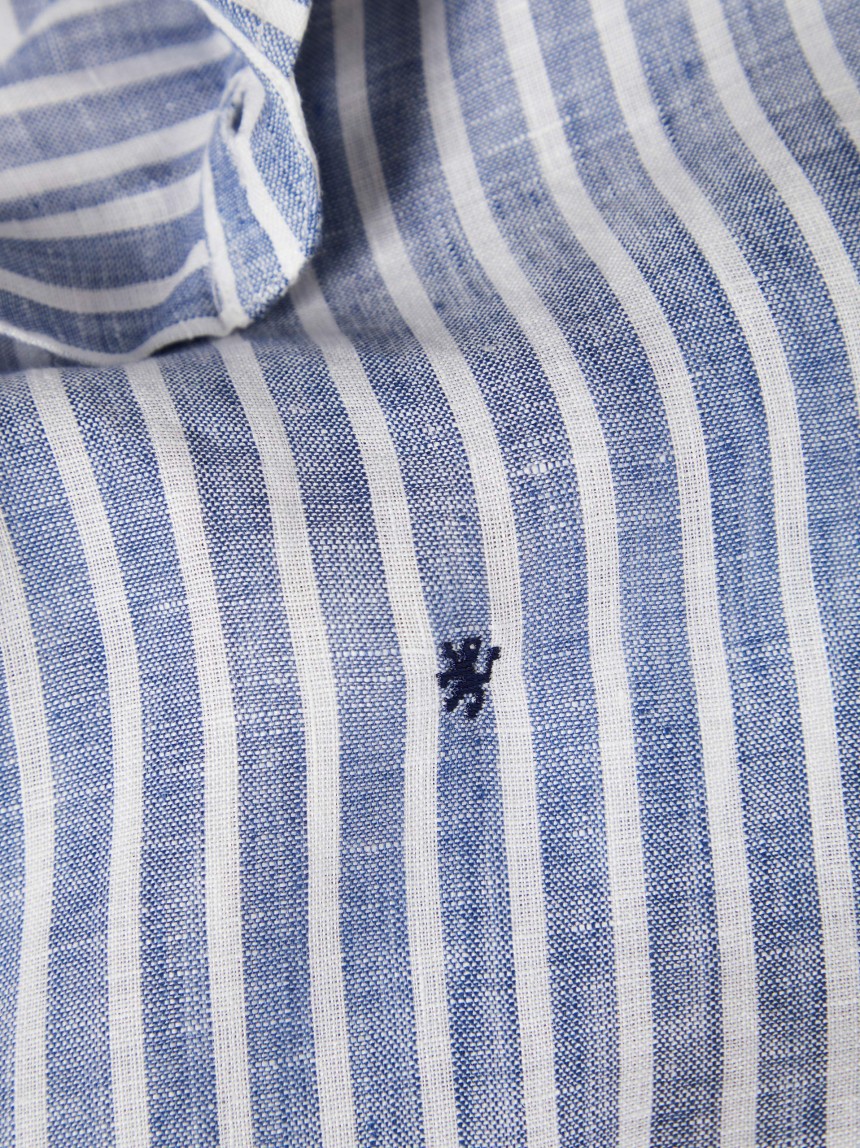 Camisa slim fit em linho às riscas