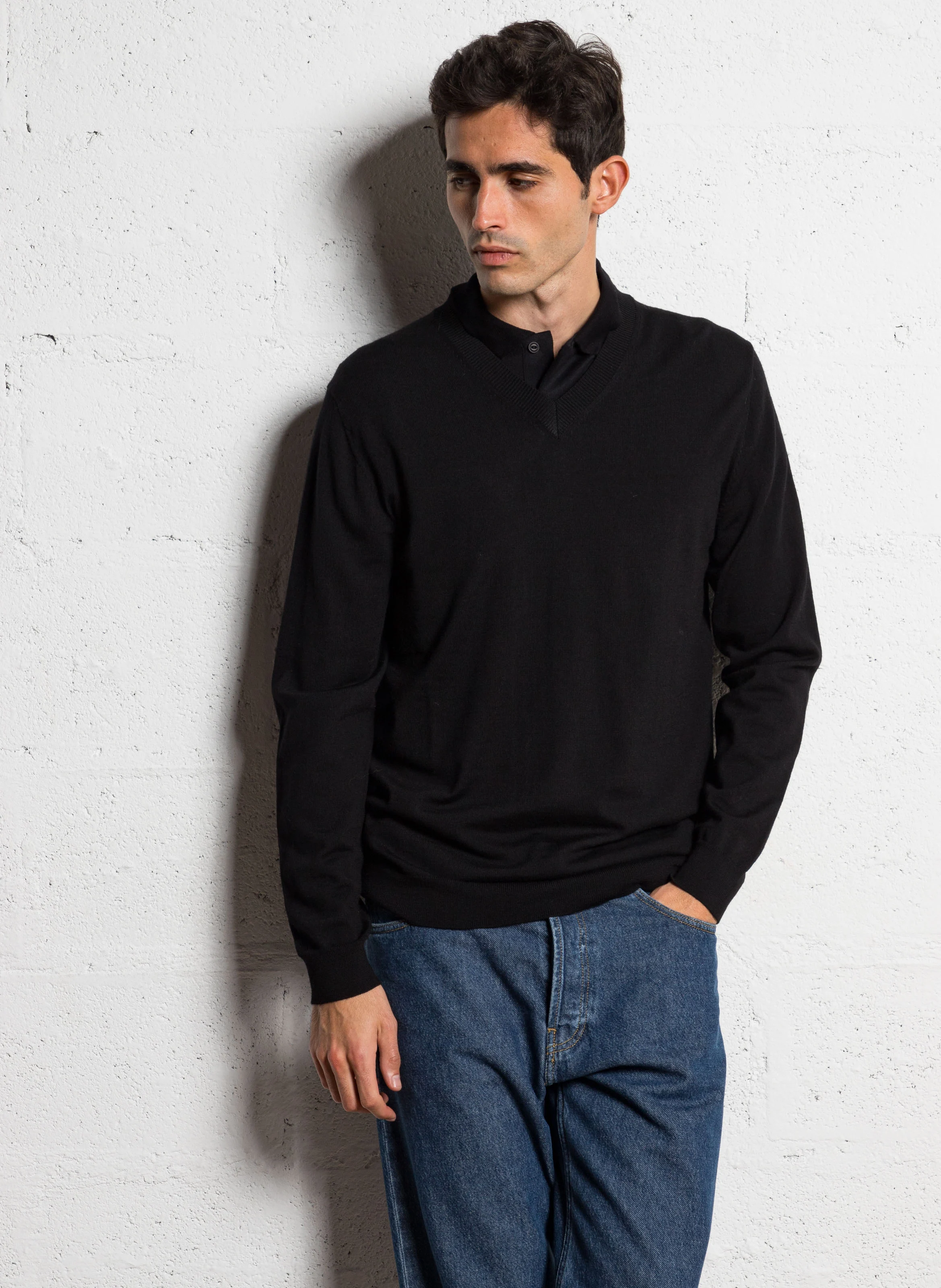 Pull col V regular fit en laine | Noir