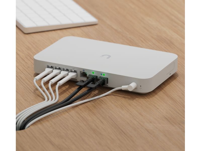 Ubiquiti Cloud Gateway Fiber Desktop-10G-Cloud-Gateway mit integriertem 4-Port-2,5-GbE-Switch, wählbarem NVR-Speicher und vollständiger UniFi-Anwendungsunterstützung