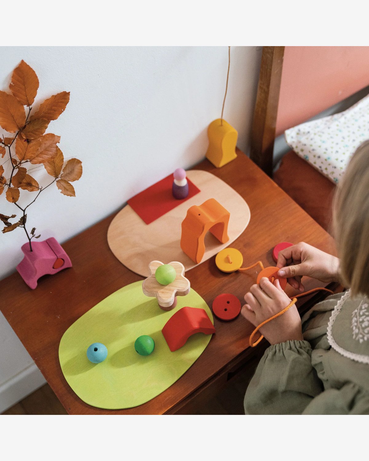 Småverden ved Engen – Byggesett i Tre 20stk | Small world play down by the meadow