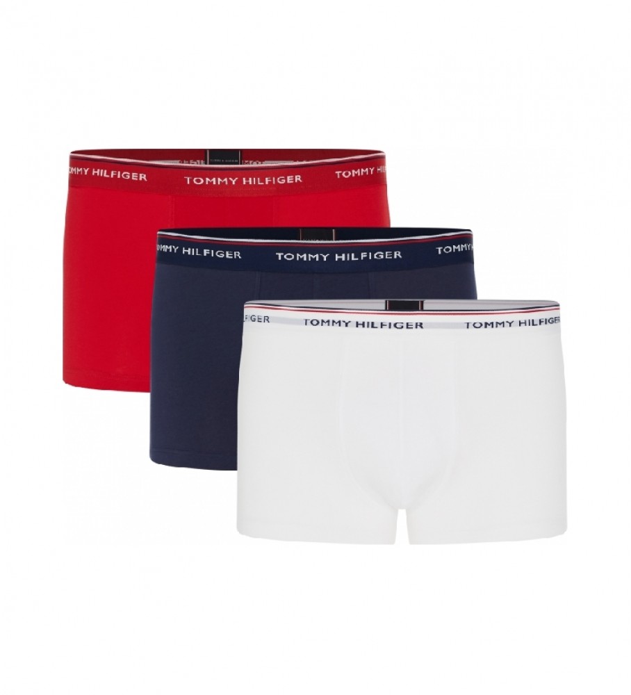 Conjunto de 3 Cuecas Boxer Tommy Hilfiger, nas cores vermelha, azul-marinho e branca.