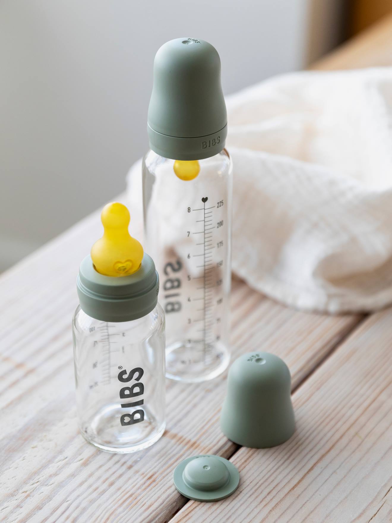 Mamadeira de vidro rosa BIBS de 225ml