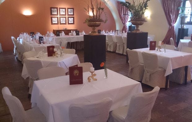 Candle Light Dinner bei Graz: Romantik für Zwei im Schloss