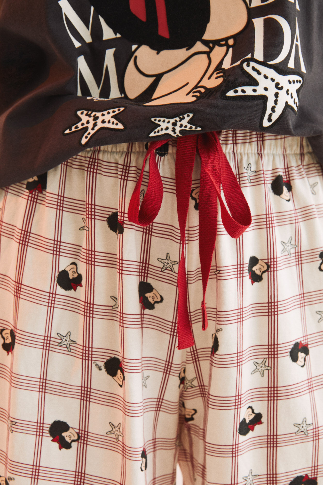 Pijama curto Mafalda, 100% algodão, preto e cinza.