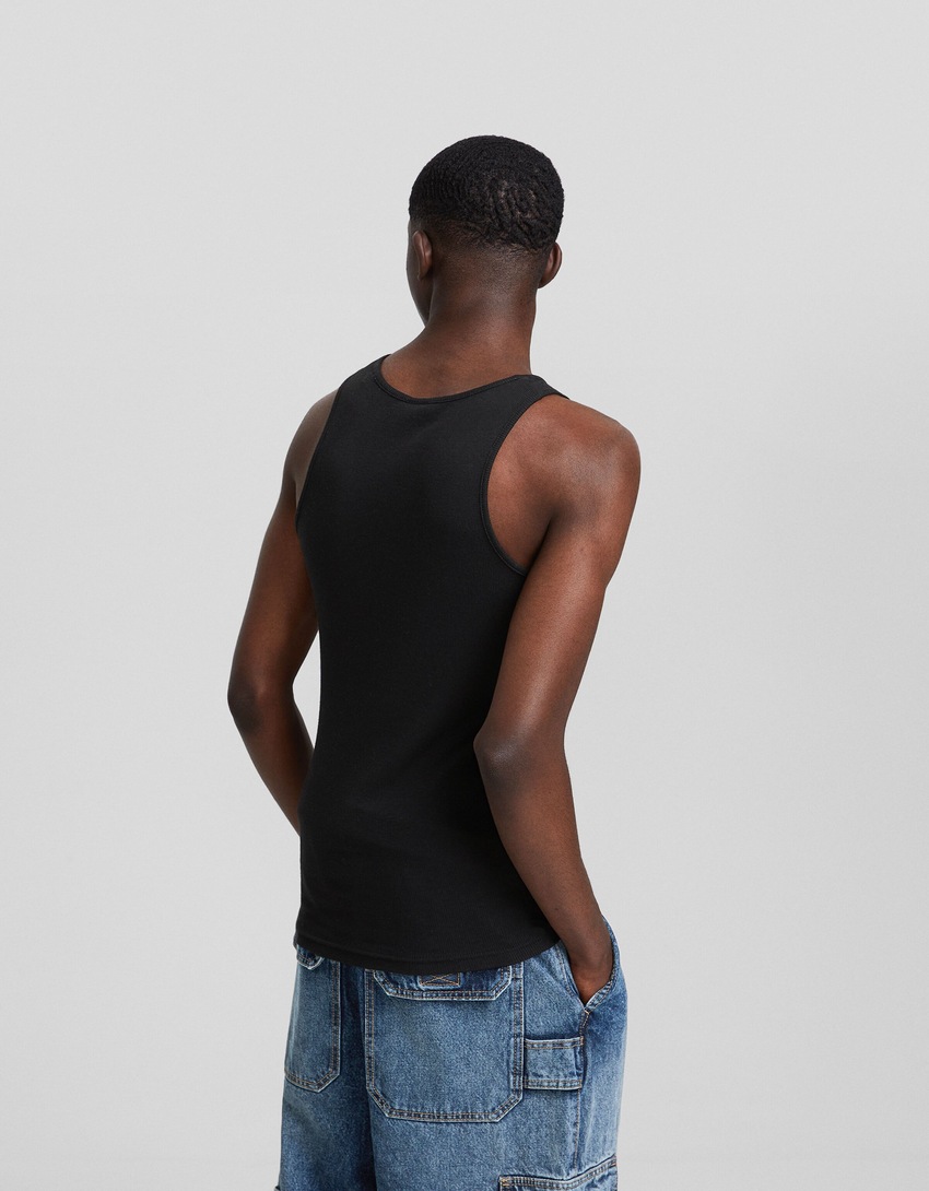 Camiseta canelada com alças finas