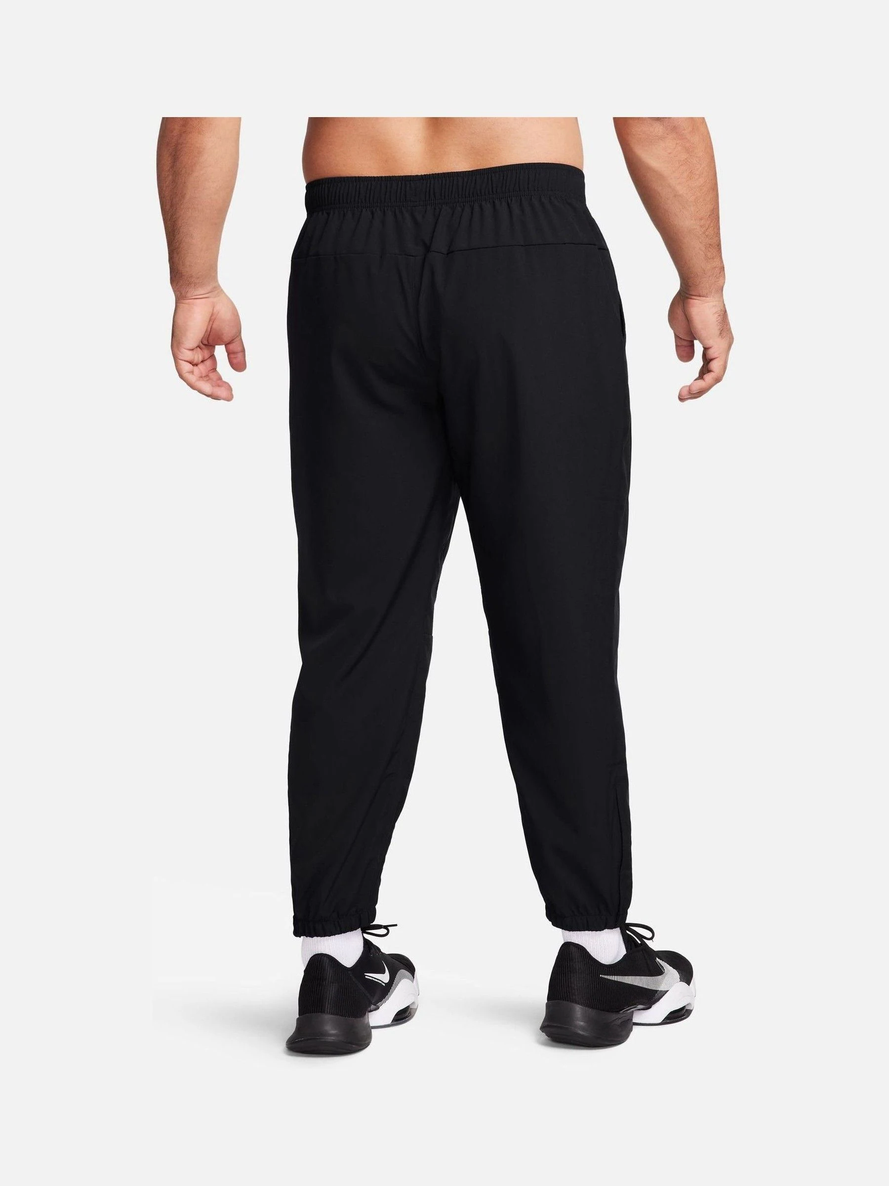 Zwart - Nike Dri-FIT Form trainingsbroek met taps toelopende pijpen