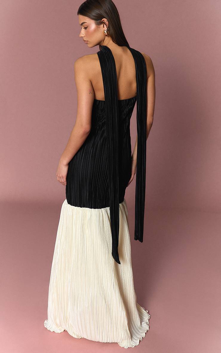 Monochrome Robe Longue En Satin Plissé Avec Détail Au Col