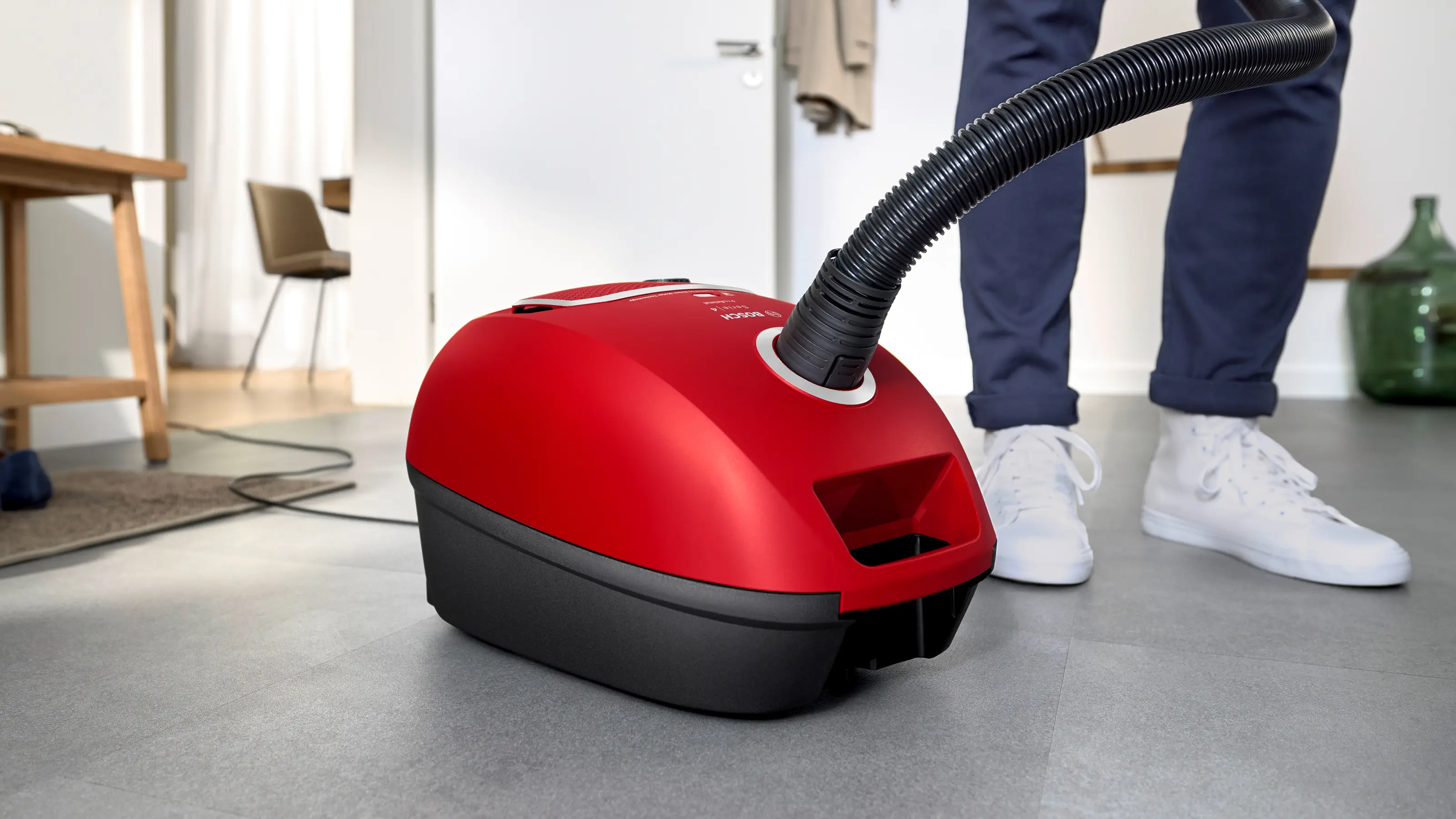 Serie 4 Stofzuiger met zak ProAnimal Rood