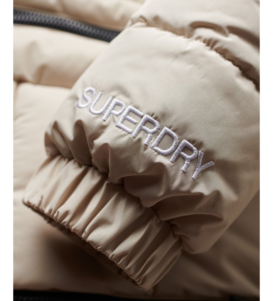 Jaqueta com capuz acolchoada Superdry Spirit Sports na cor bege