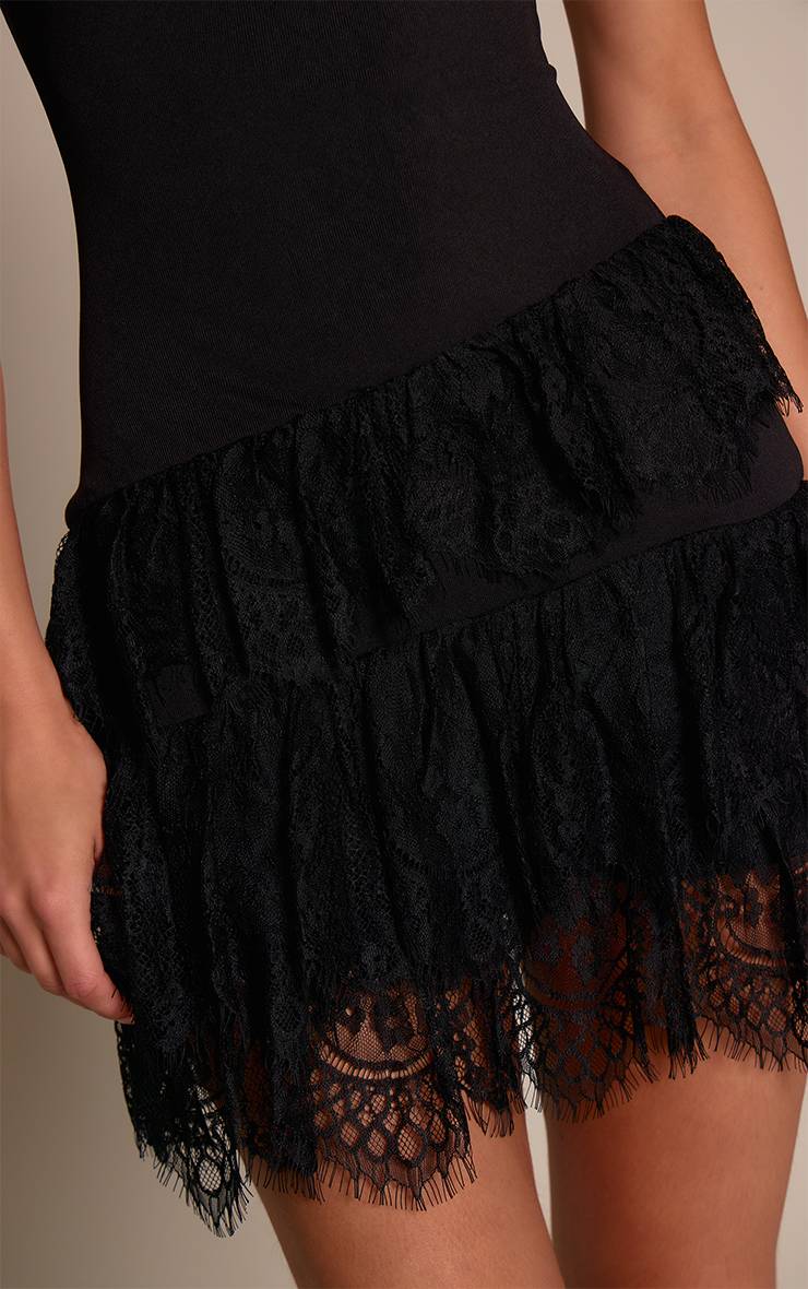 Noir Robe Mini Côtelée À Encolure Dégagée Et Ourlet En Dentelle Contrastante