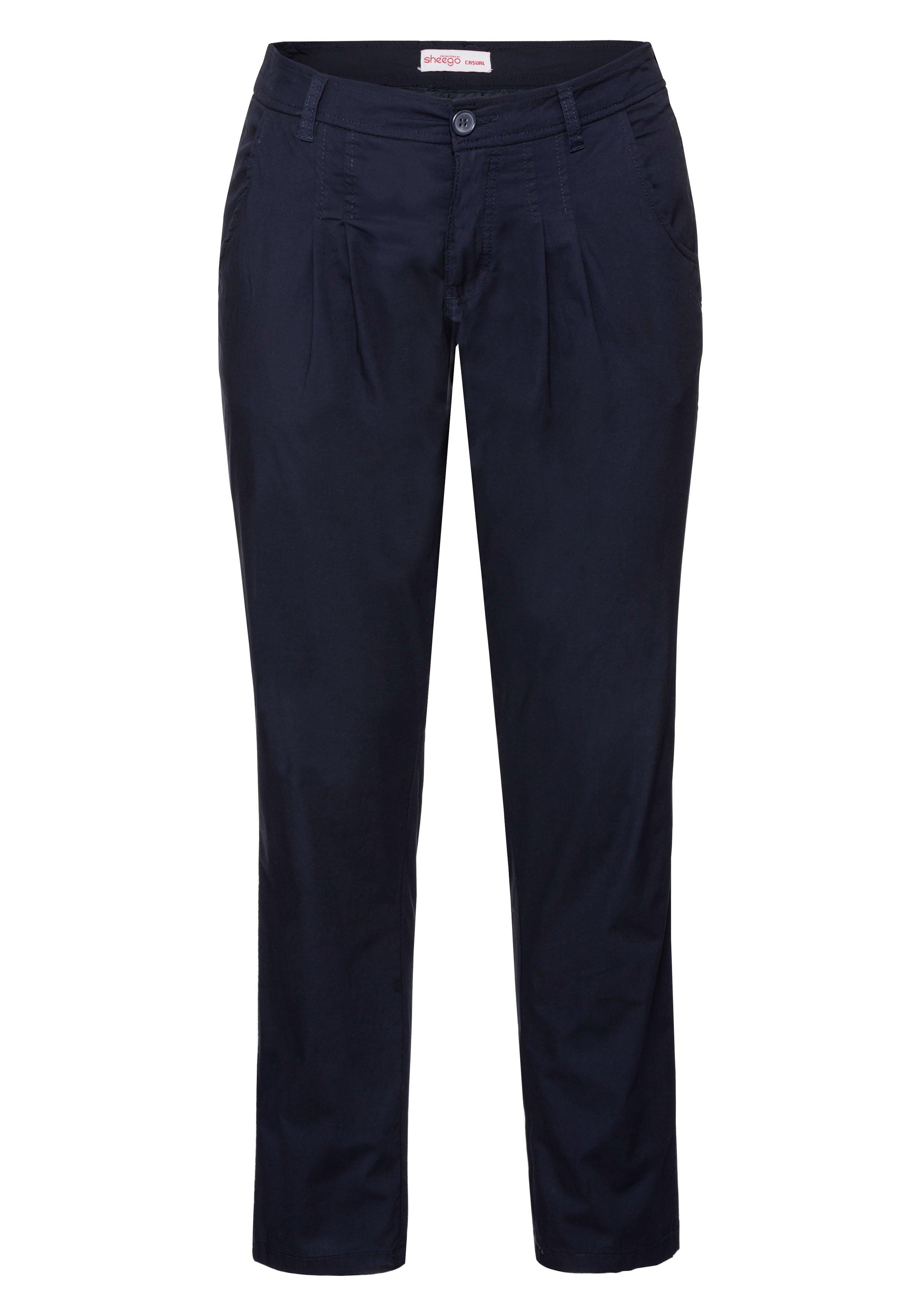 Schmal zulaufende Chinohose mit Bundfalten