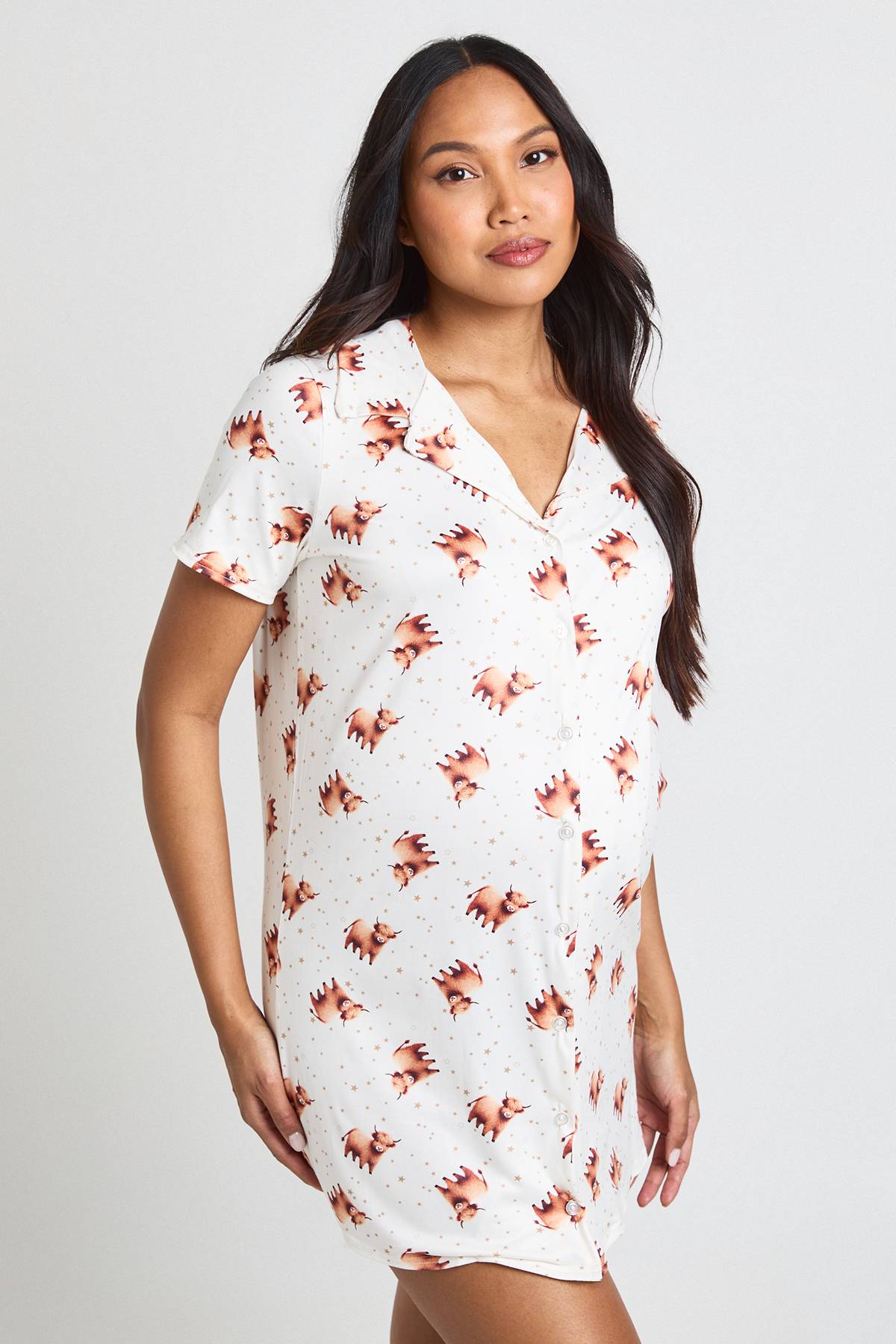 boohoo Chemise De Nuit De Maternité À Col Avec Boutons Et Imprimé Vache Highland
