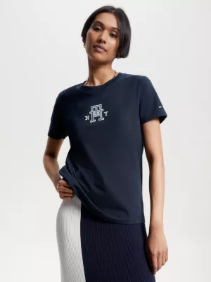 Camiseta com o logo da universidade