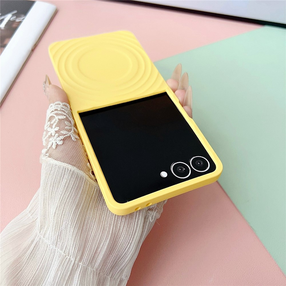 Samsung Galaxy Z Flip7 Soft Touch Hardcase Schutzhülle im Wellen Muster mit MagSafe-Modul - Lila