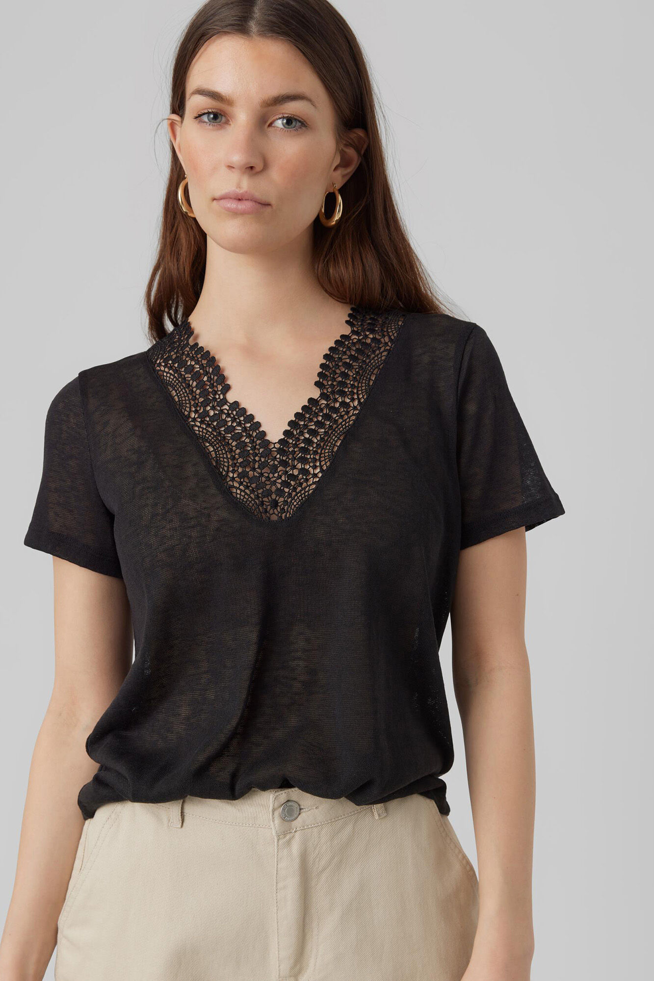 Camiseta com gola alta - Preta