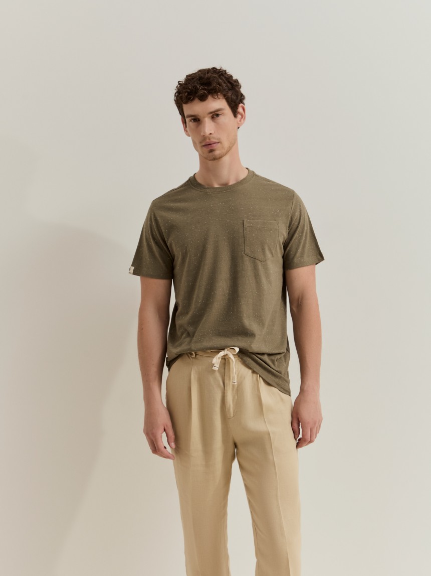 T-shirt em algodão com bolso